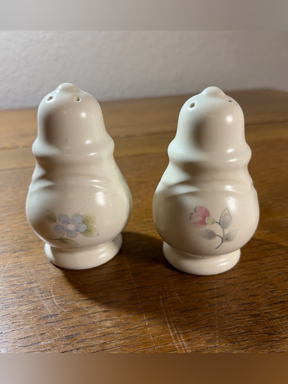 Vintage Pfaltzgraff Tea Rose Salt and Pepper Shakers